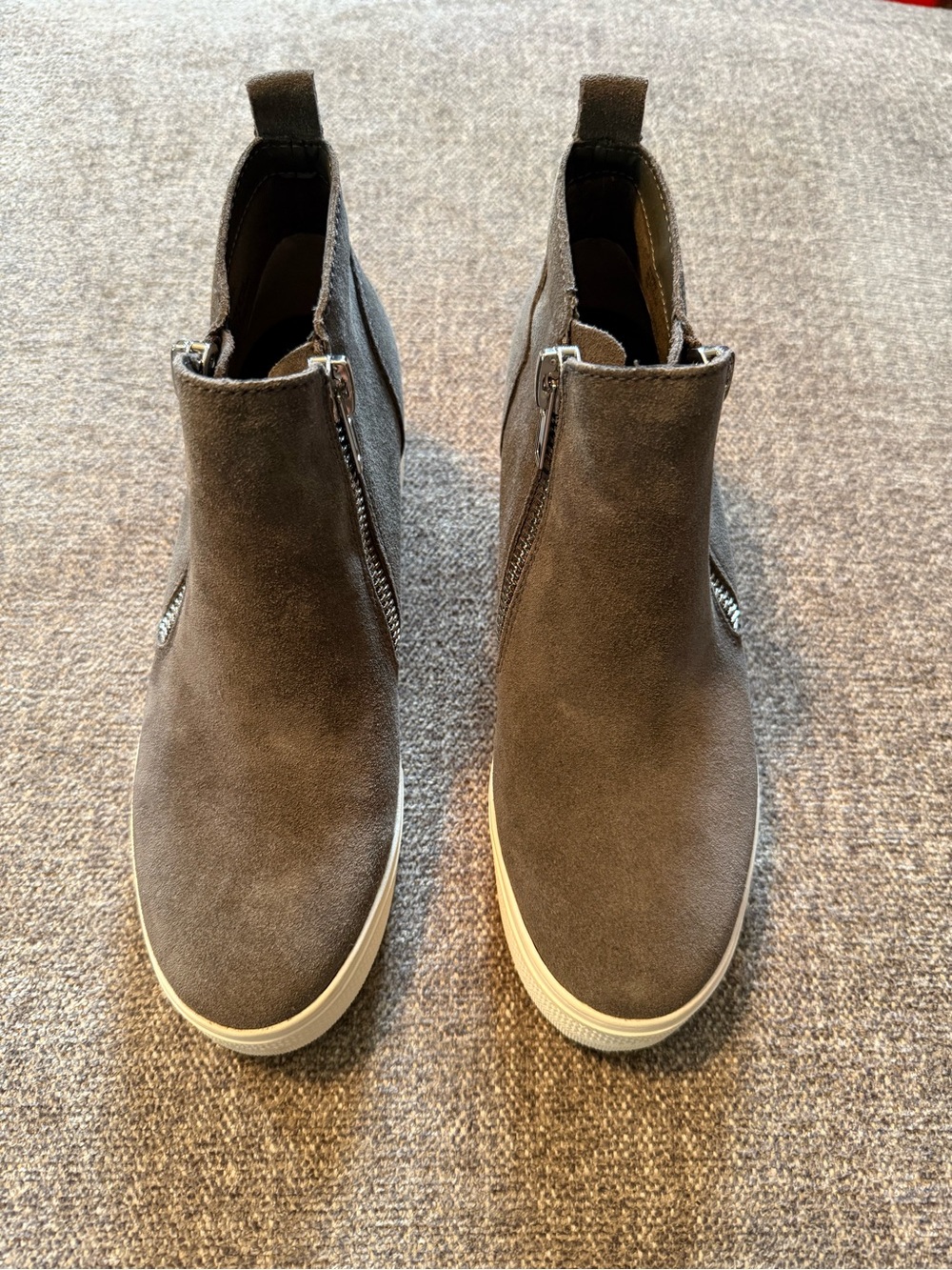 Suede Chukka Boots in Gray with Side Zip